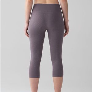 SALE || LULULEMON || Free To Flow Crops Size 4